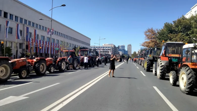 Na traktorima stigli da traže odštetu od suše