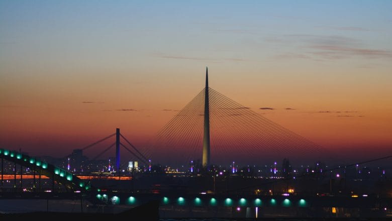 Zeleni alarm: Srbija prepoznaje važnost ekoloških rizika kao što su zagađenje i ekstremni vremenski događaji, pokazuje globalna studija