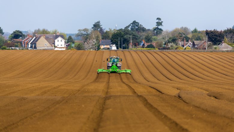 Poljoprivreda i opštine u fokusu: država ugovorila 750 miliona dinara i skoro 12 miliona evra
