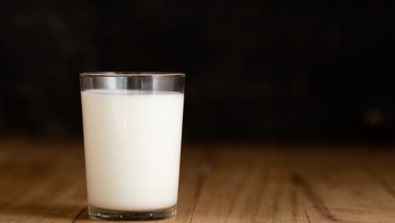 Geopolitika u čaši mleka: Šta „istorijski“ Sporazum EU i Indije znači za srpskog seljaka?