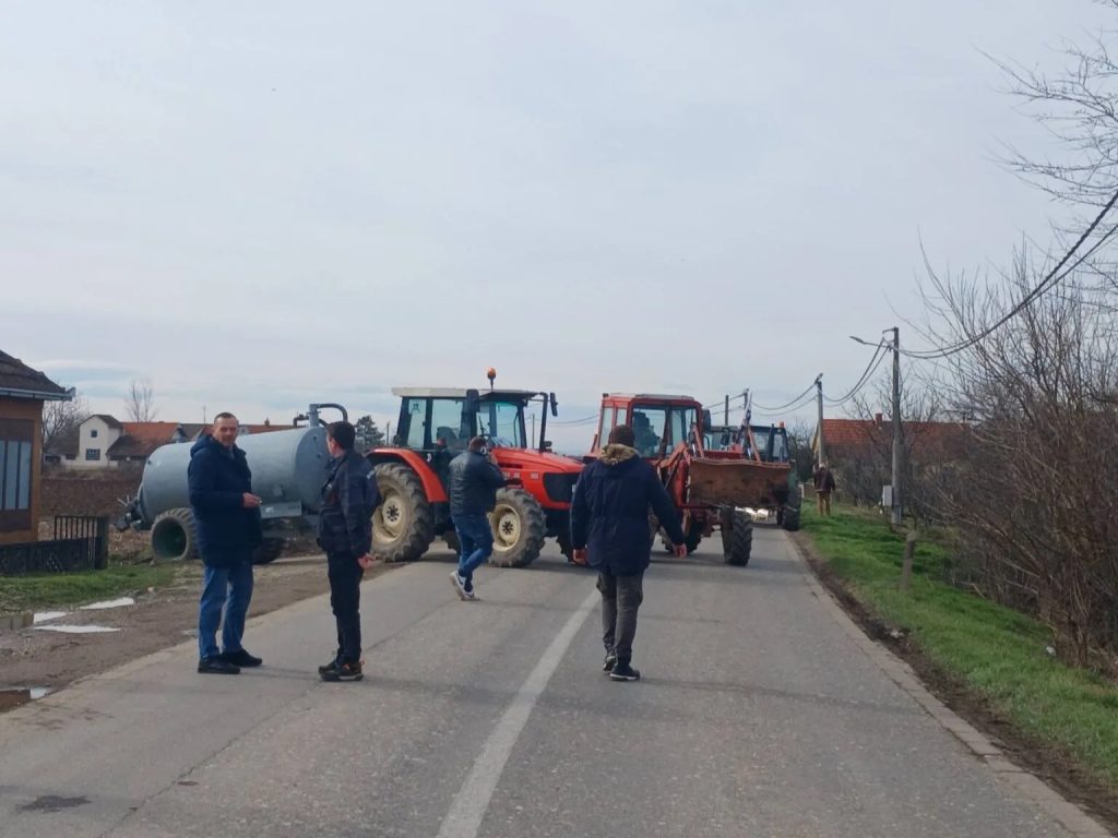U Bogatiću totalna blokada poljoprivrednika, radikalizacija protesta se nastavlja