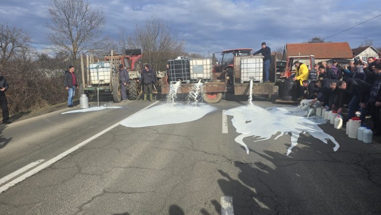 Blokada Ibarske magistrale u Mrčajevcima nastavljena i danas