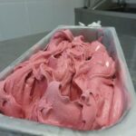 Inspekcija kontrolisala poslastičare i sladoled: zabranjena proizvodnja kod tri subjekta, 30 kg sladoleda povučeno iz prometa