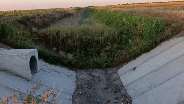 MALA REKA ZLATICA TEČE UZVODNO I U NJU CURI OTPADNA VODA NEUGODNOG MIRISA